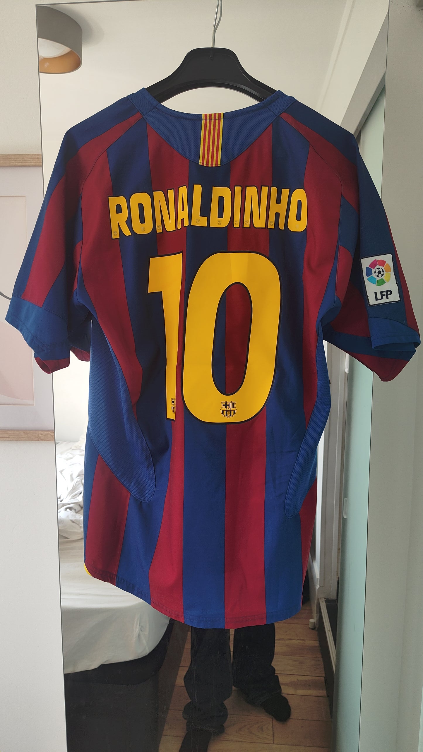 2005 FC - Barcelona Ronaldinho Shirt (M) 8/10